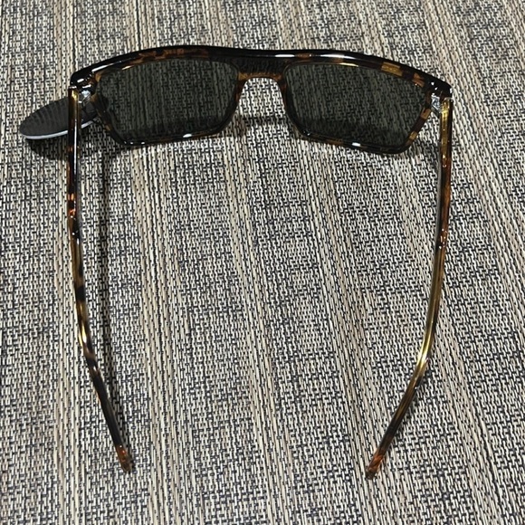 NWT Quay “LET IT RUN POLARIZED” tort/grn Sunglasses - Picture 5 of 9